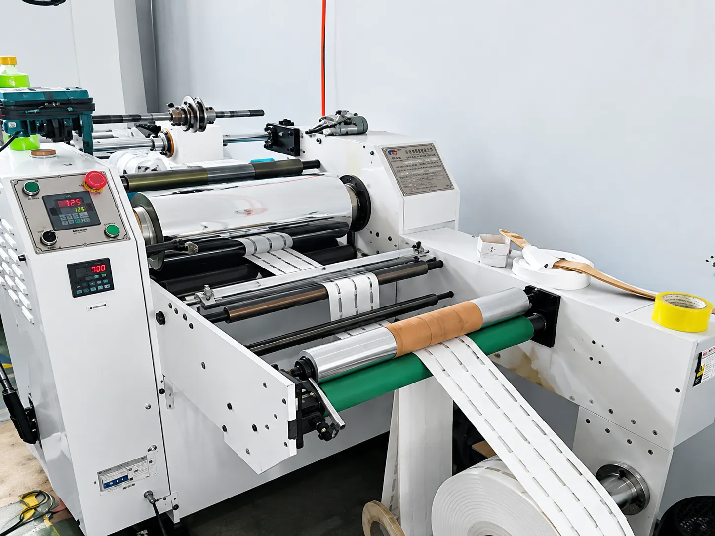 Avancerad UV-flexografisk utskriftsteknik uppgraderar etikettproduktionseffektiviteten